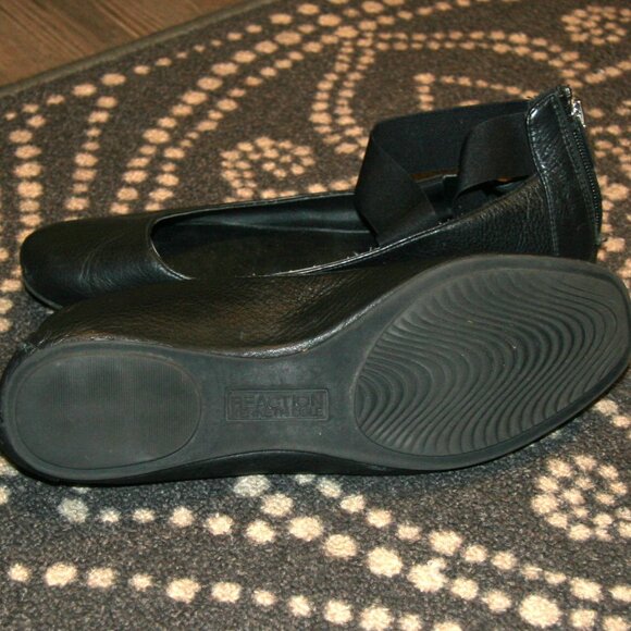 Kenneth Cole Reaction leather flats - Picture 4 of 5